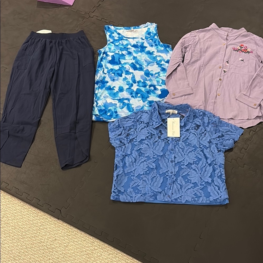 Blue Lace Blouse and Floral Tank Top Set med bundle